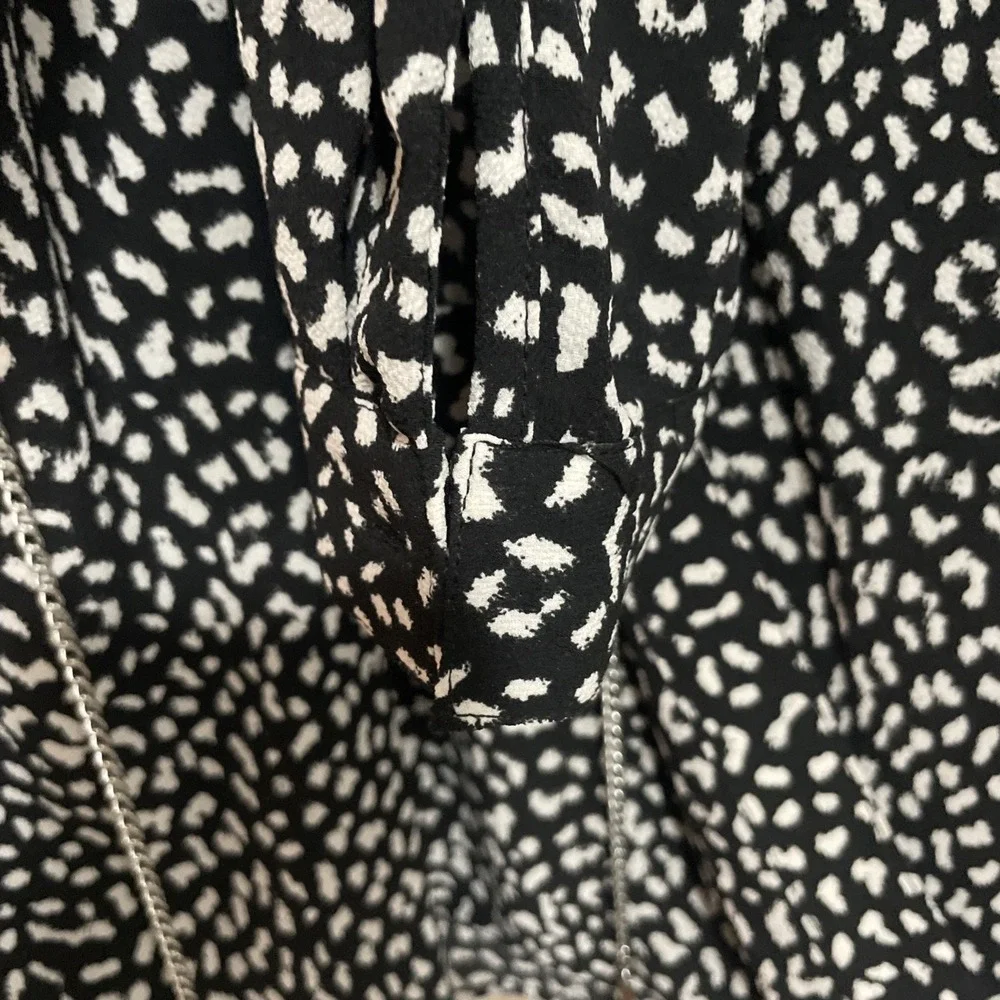 Michael Kors Blouse M Black White‎ Blouse Silver Chain Tie Top GORGEOUS